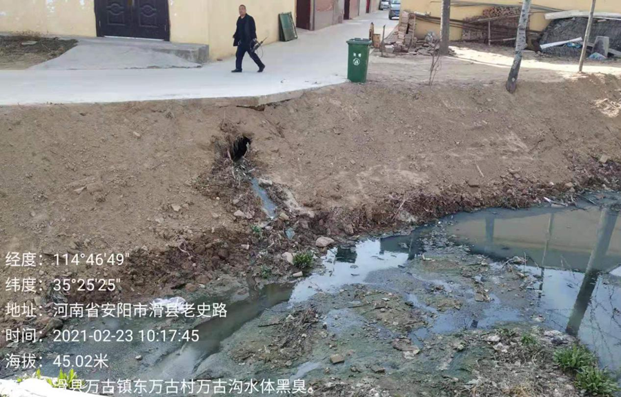 圖二：滑縣東萬(wàn)古村萬(wàn)古溝其中一個(gè)排污口